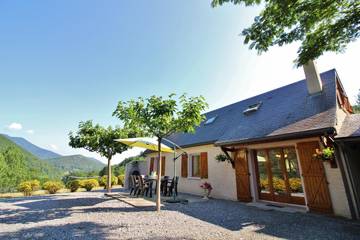 Gîte pour 8 personnes, avec terrasse et jardin à Sarrancolin