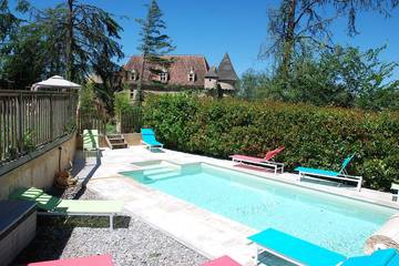 Gîte pour 8 personnes, avec jardin ainsi que jacuzzi et terrasse à Prats-de-Carlux