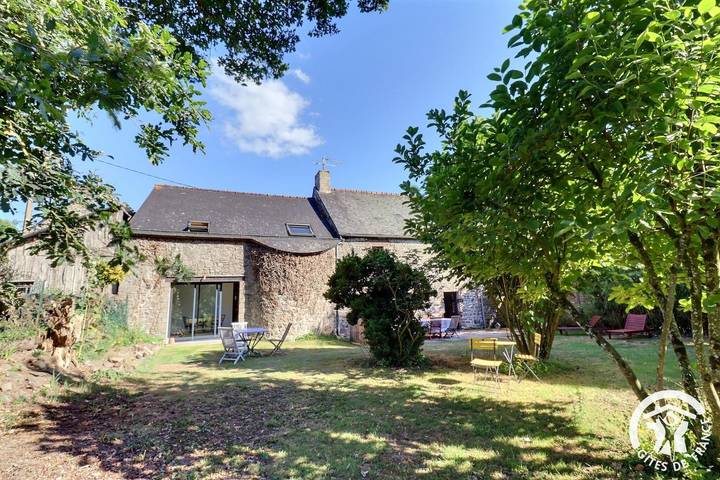 Gîte pour 6 personnes, avec Terrasse ainsi que Jardin et Vue à Combourg