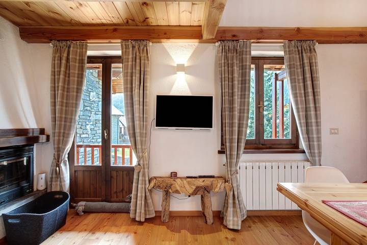 Appartamento intero, Appartamento 'Caterina La Thuile' con vista sulle montagne, giardino in comune e Wi-Fi in La Thuile (capoluogo), La Thuile