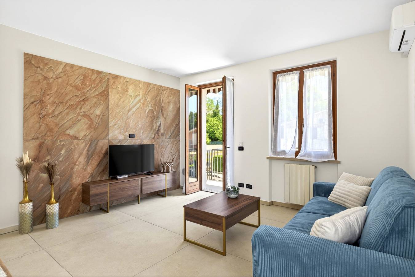 Ganze Wohnung, Regarda - Golden House renovierte Wohnung mit Pool in Colà, Lazise