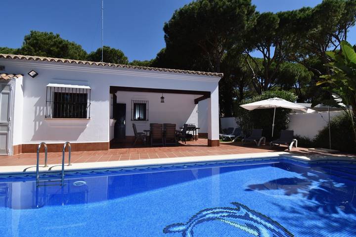 Villa pour 6 personnes, avec piscine et jardin, adapté aux familles à Chiclana de la Frontera