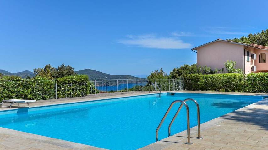 Ferienhaus für 4 Personen, mit Garten und Pool sowie Terrasse, mit Haustier auf Elba