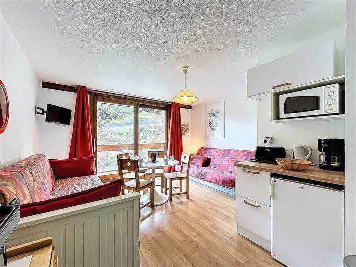 Chalet pour 5 personnes, avec piscine et balcon dans Le Corbier