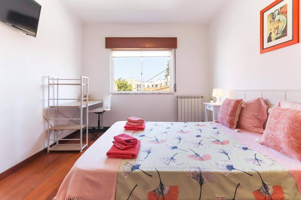 Double Room with Shared Bathroom in Benfica, Lisbonne