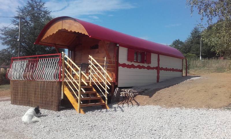 Gîte pour 4 personnes, avec terrasse à Saint-Jean-de-Trézy