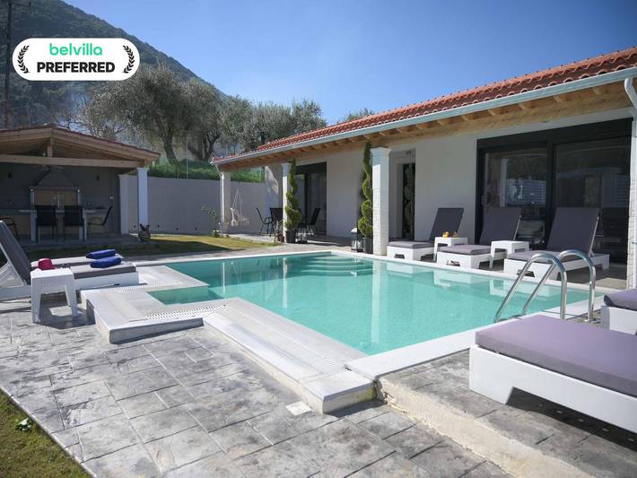 Ferienhaus für 12 Personen, mit Terrasse und Pool, mit Haustier