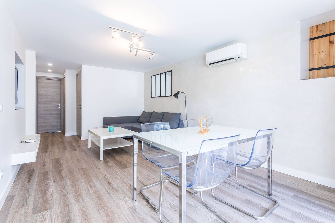 Appartement entier, Appartement 'Superbe F2 Spacieux' avec piscine partagée, Wi-Fi et climatisation in Saint-Raphaël, Côte méditerranéenne (France)