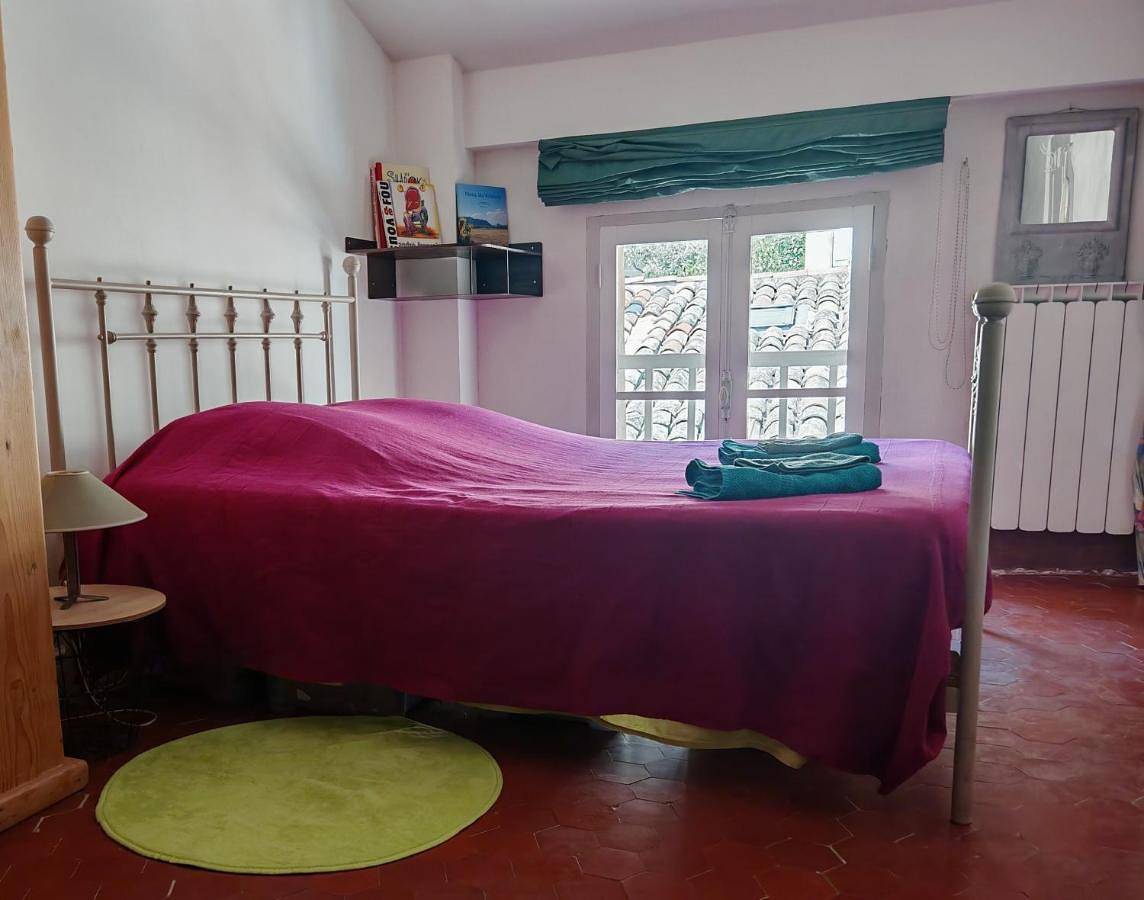 Triple Room with Private Bathroom in Volx, Parc naturel régional du Luberon
