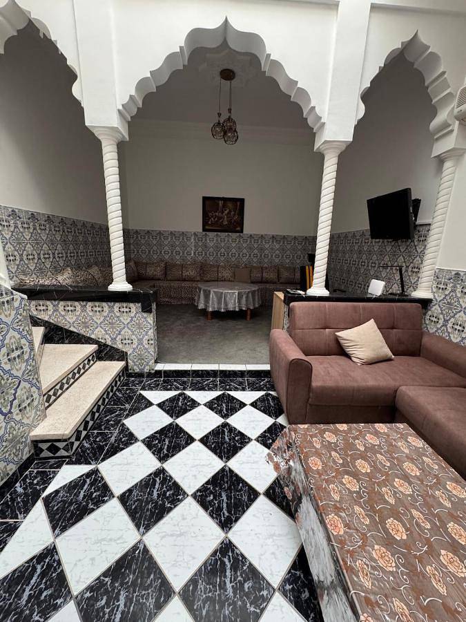 Riad pour 6 personnes, avec terrasse ainsi que piscine et vue au Maroc
