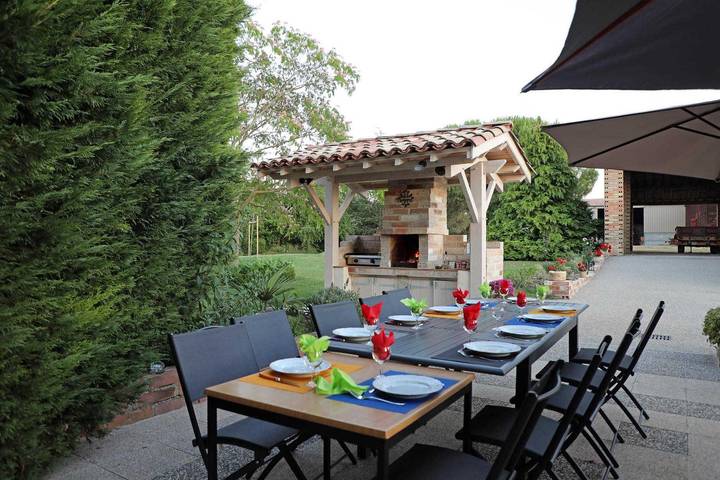 Gîte pour 10 personnes, avec piscine ainsi que jardin et terrasse dans Haute-Garonne - 4