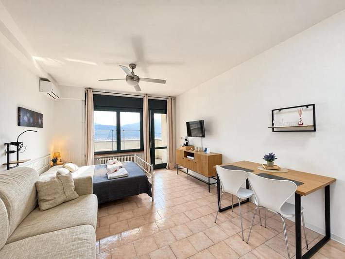 Loft per 4 persone, con Balcone e Terrazza nonché Giardino e Piscina a Riva del Garda