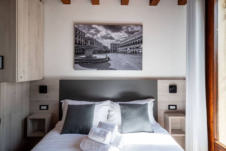 Entire apartment, GuestHost - Santo 86 Padova Room Palazzo Ragione in Padua, Padua Province