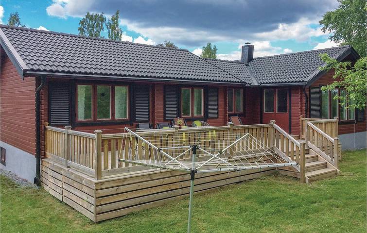 Ferienhaus für 10 Personen, mit Terrasse und Sauna in Flen