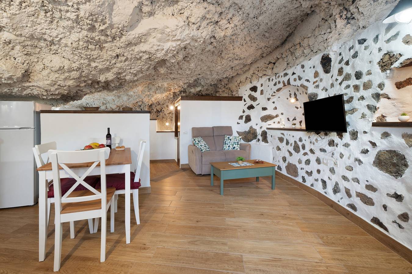 Vakantieappartement "Cueva El Desvelo" met zeezicht, 3 privéterrassen & Wi-Fi, foto 9