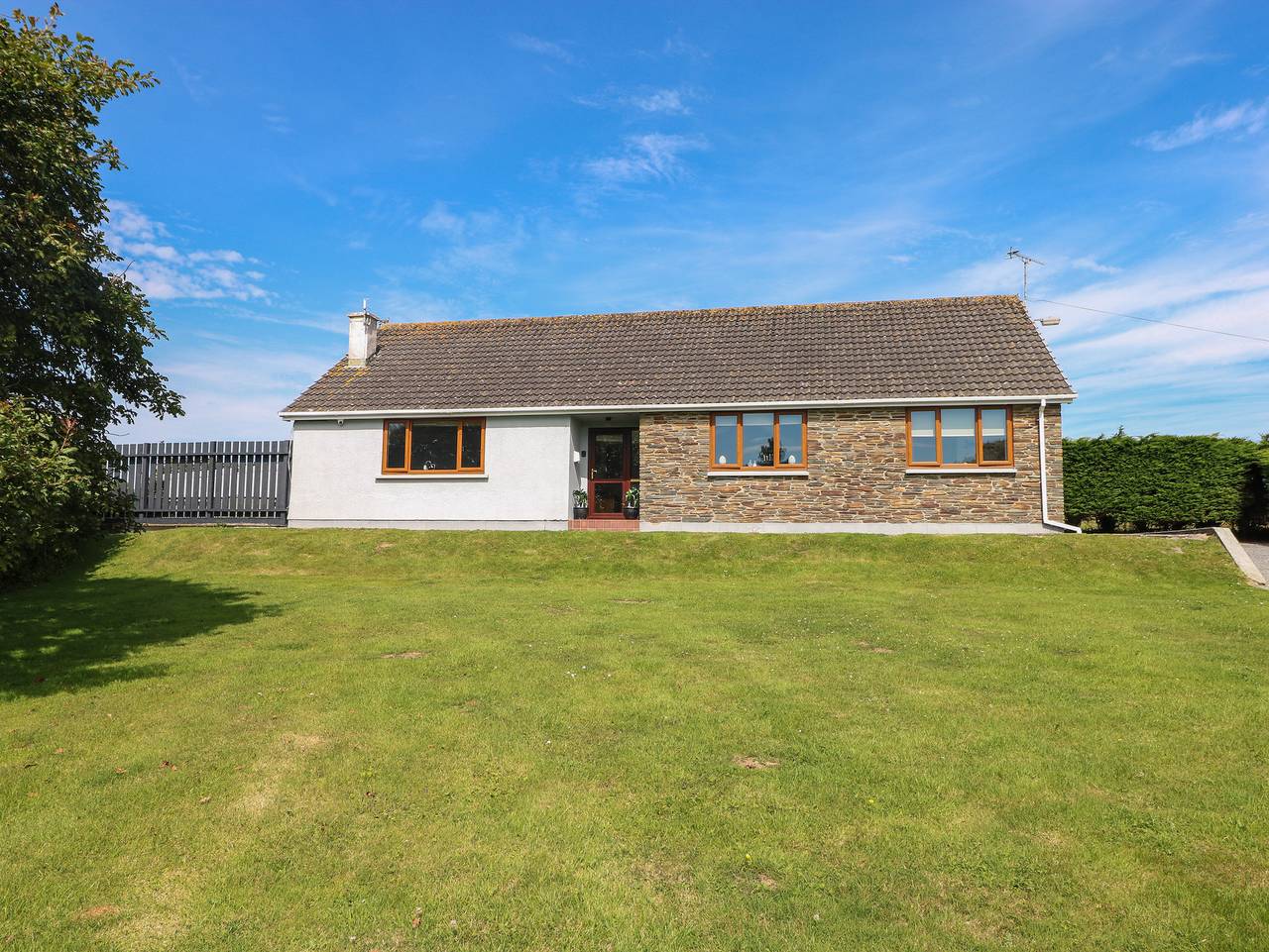 Oakland Cottage in Amroth, Pembrokeshire