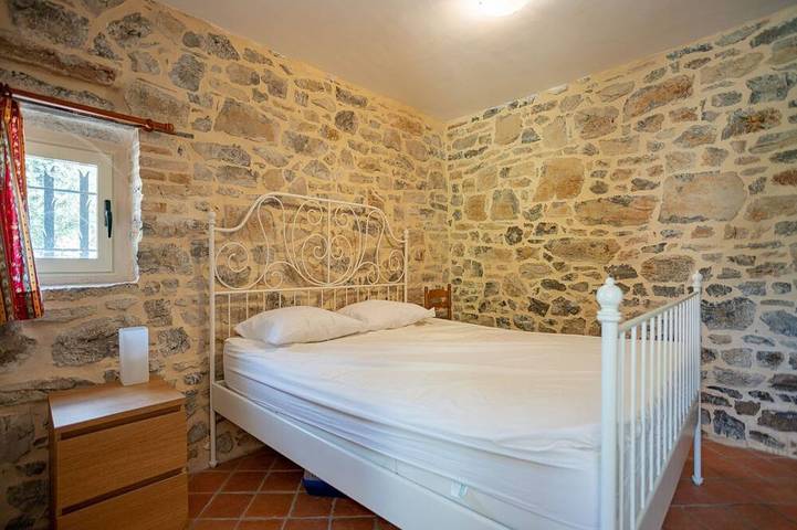 Location de vacances pour 6 personnes, avec jardin ainsi que piscine et terrasse, animaux acceptés à Courry - 2