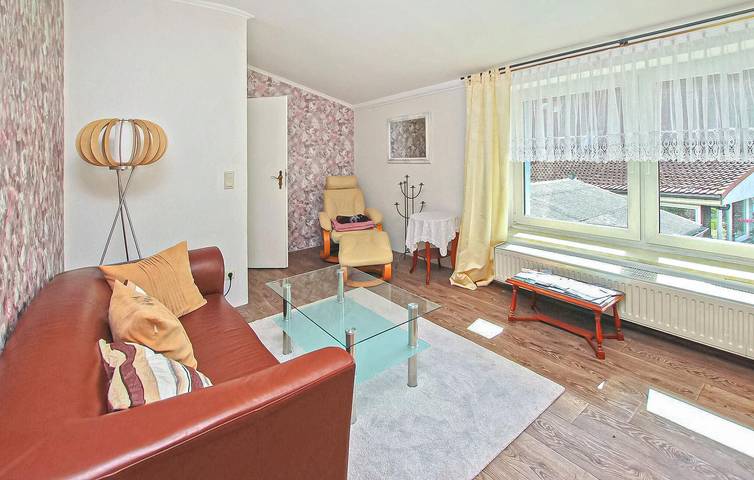 Ganze Ferienwohnung, Gemütliches Apartment am Strand mit Parkplatz und Annehmlichkeiten in Meesiger, Kummerower See