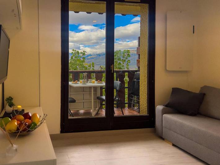 Gîte pour 3 personnes, avec jardin ainsi que balcon et vue à Sainte-Léocadie - 2