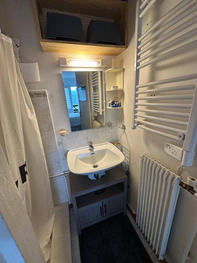 Gîte pour 2 personnes, avec terrasse et vue, animaux acceptés dans La Banne d'Ordanche - 3