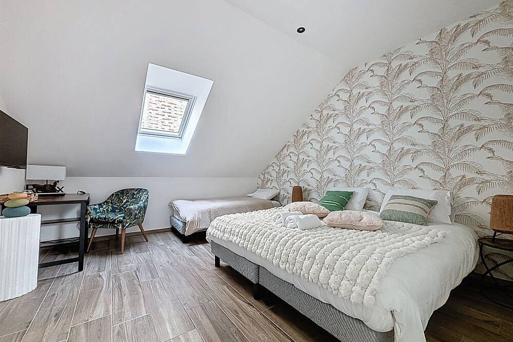 Gîte spacieux avec espace jacuzzi sauna , salle réception et terrasse avec jeux. in Landéan, Fougères-Vitré