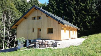 Gîte pour 15 personnes, avec terrasse et jardin, animaux acceptés en Haute-Savoie