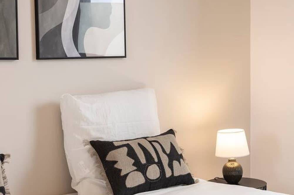 Entire apartment, Spacious 4Br in Paris - 3 Baths - 10 Guests in Montreuil, Seine-Saint-Denis