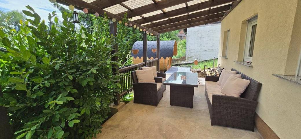 Ferienhaus für 7 Personen, mit Terrasse und Garten sowie Sauna und Ausblick