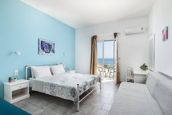 Four-Bedroom Villa Eleni with Private Pool & Stunning Seaview in Mparmpati, Corfou