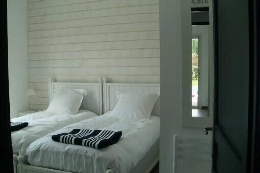 La Maison Bleue - Luxury Villa With Heated Pool in Lège-Cap-Ferret, Arcachon region
