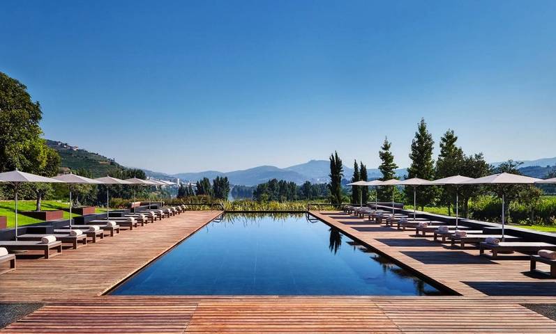 Hôtel pour 10 personnes, avec sauna ainsi que piscine et jardin, animaux acceptés