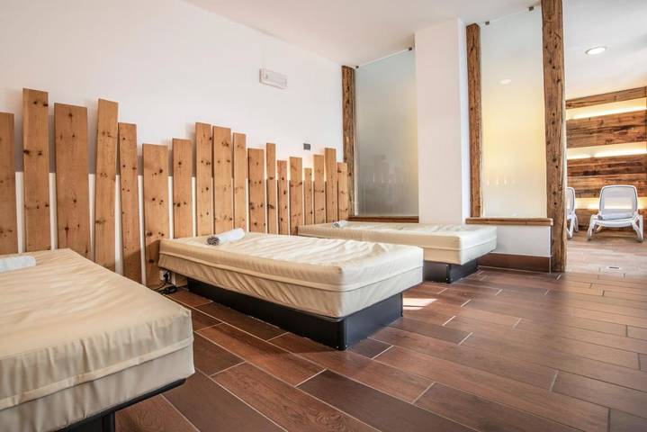 Location de vacances pour 4 personnes, avec balcon ainsi que sauna et piscine à San Martino di Castrozza - 3