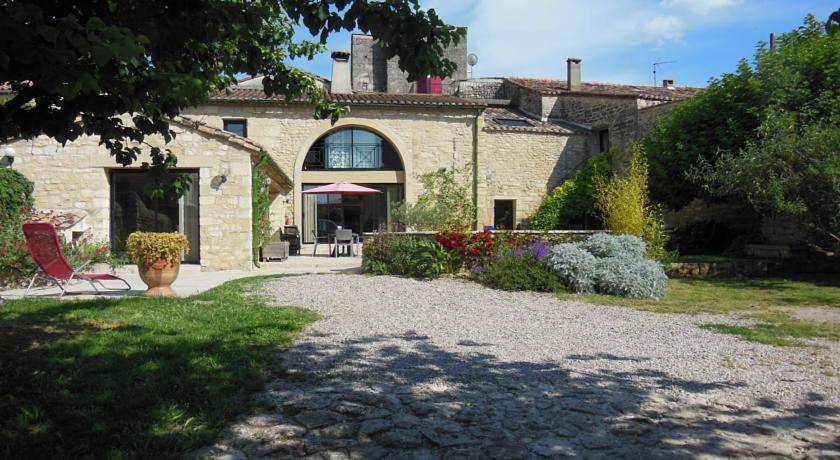 Location de vacances pour 9 personnes, avec terrasse à Villevieille