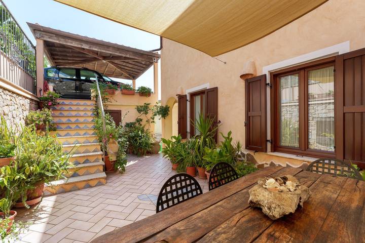 Room 'Camera A Dorgali Al B&B Sa Madalena' with Private Garden, Wi-Fi and Air Conditioning in Dorgali, Gulf of Orosei