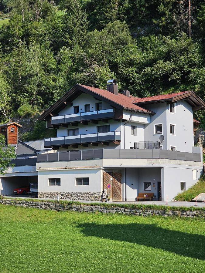 Ganze Wohnung, Two-Bedroom Apartment with Bath in Brandberg, Zillertaler Alpen