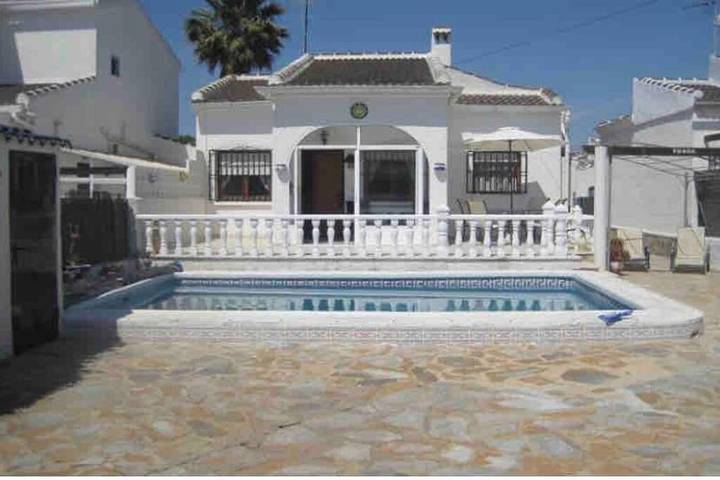 Chalet para 4 personas, con Balcón y Terraza además de Jardín y Piscina en El Chaparral