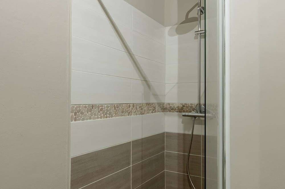 Ganze Wohnung, Apartment-Apartment-Nasszelle-Stadtblick-T2 in Angoulême, Charente