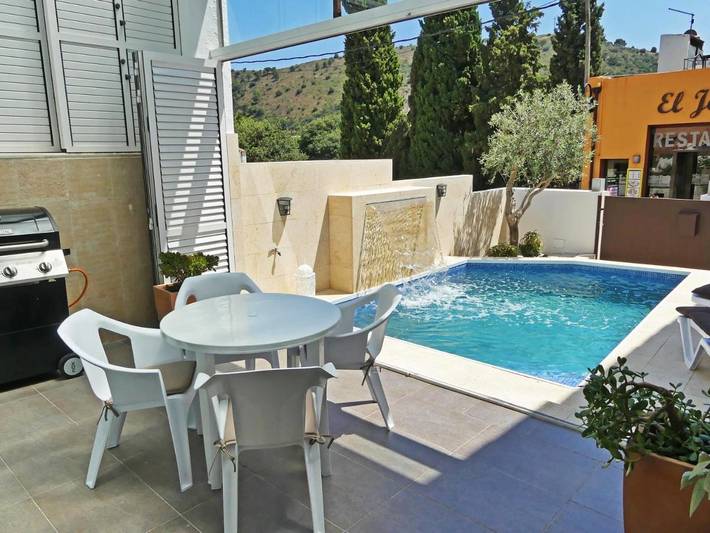 Location de vacances pour 11 personnes, avec piscine ainsi que jardin et vue à Colera - 4