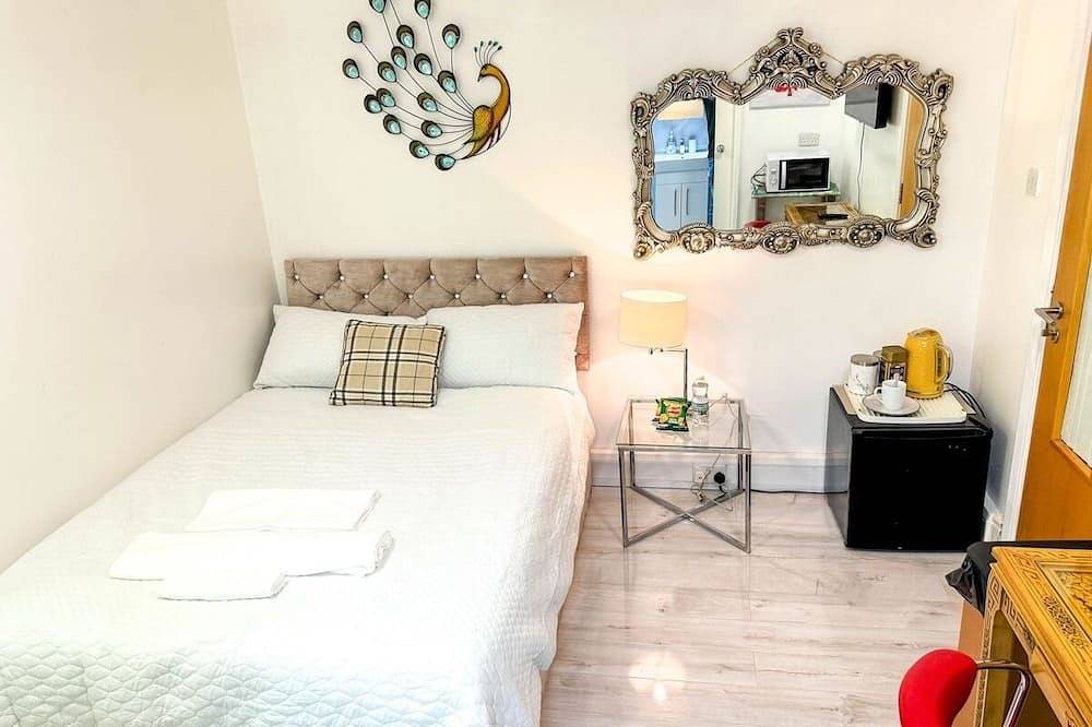 Entire apartment, Ensuite Flat in Solihull Town in Solihull, Birmingham Area