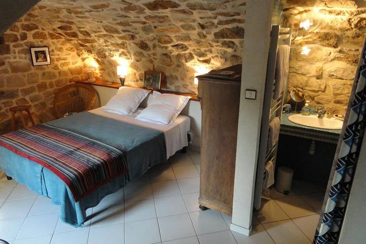 Location de vacances pour 4 personnes, avec piscine ainsi que jacuzzi et terrasse à Joyeuse - 3