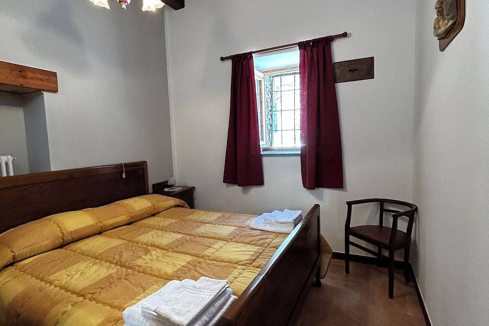 Ganze Wohnung, Cozy mountain house, surrounded by unspoiled nature in Frassinetto, Canavese