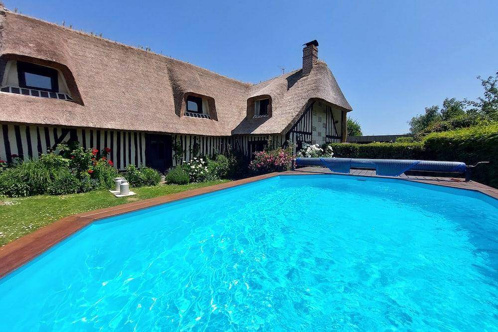 Gîte le Deauville duplex 2/4 pers piscine + sauna in Fatouville-Grestain, Côte de Grâce