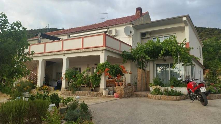 Ferienwohnung für 3 Personen, mit Balkon/Terrasse, mit Haustier in Banjol