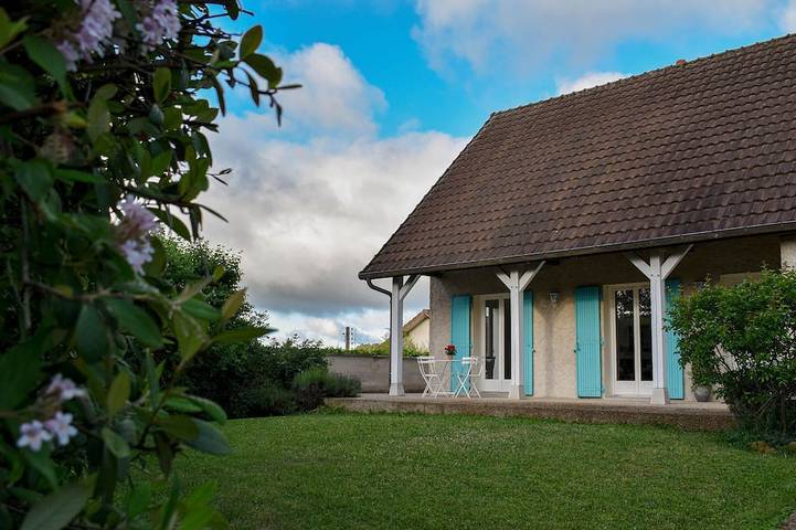 Location de vacances pour 6 personnes, avec terrasse et jardin à Villers-la-Faye