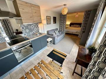 Maison de campagne pour 2 personnes, avec terrasse et piscine à Thénac