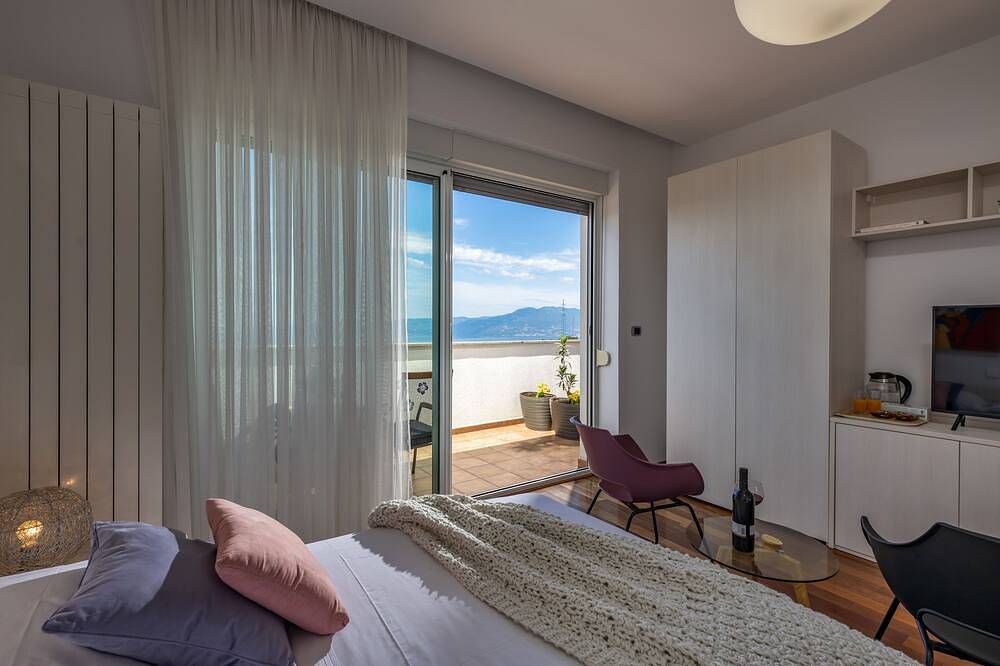 Terra Magica Room with parking, balcony and sea view in Condado de Primorje-Gorski Kotar