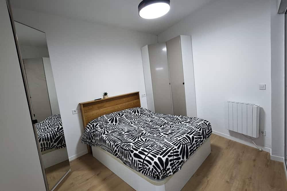Entire apartment, Stylish Alcobendas Studio Seasonal in Alcobendas, Madrid Province