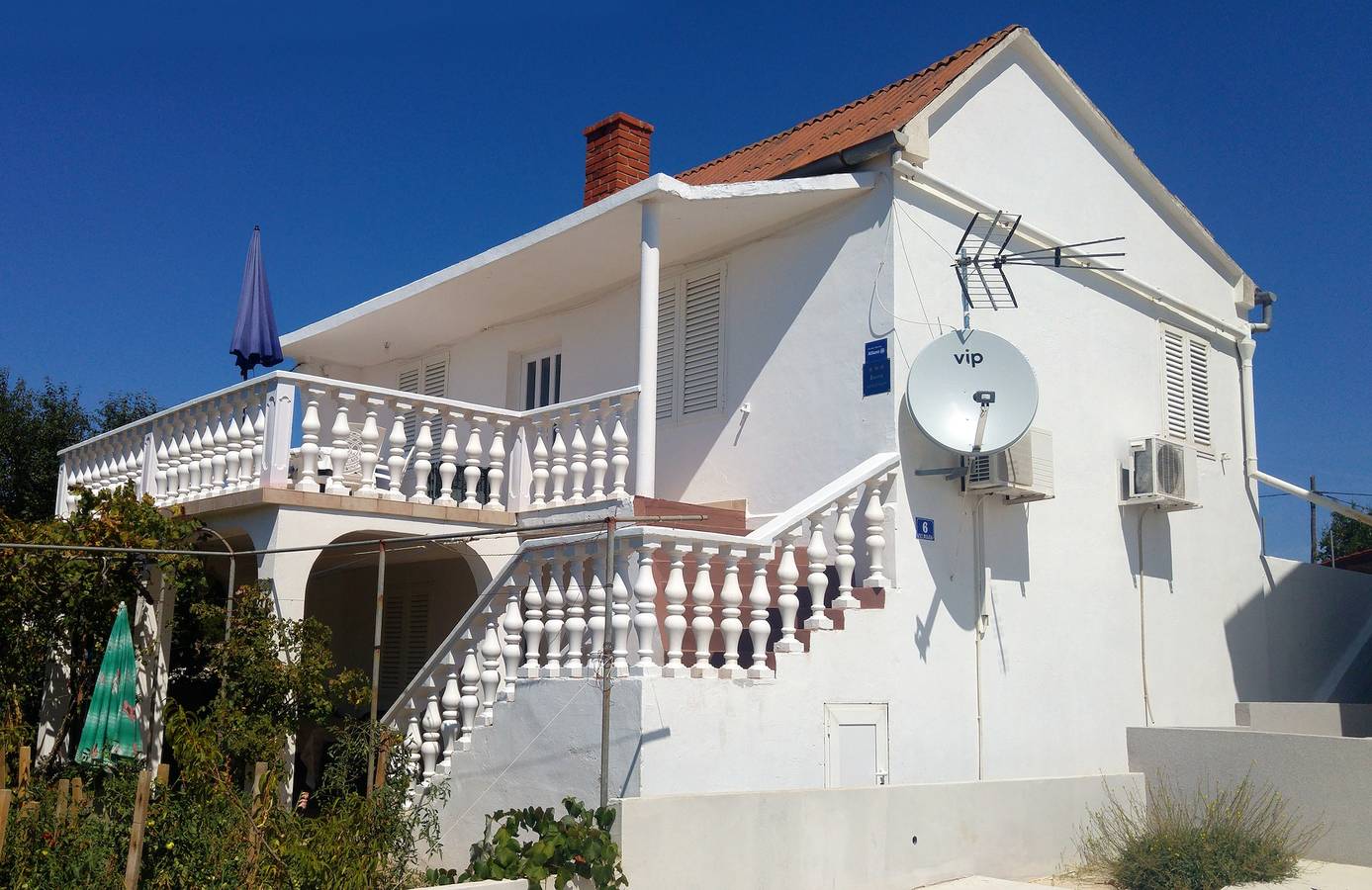 Ganze Wohnung, 1-Zimmer-Ferienwohnung mit Terrasse Verunic, Dugi otok A-8104-b in Sali, Dugi Otok