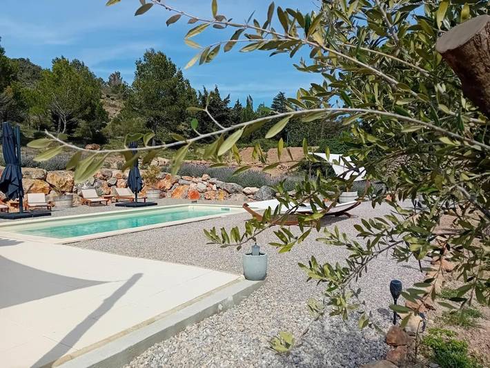 Chambre d’hôte pour 2 personnes, avec Terrasse et Jardin ainsi que Piscine et Vue