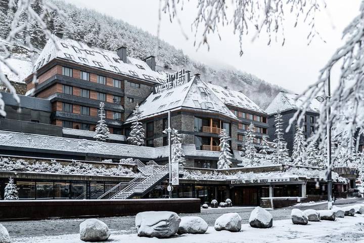 Apartamento para 4 personas, con terraza y vistas además de sauna y piscina para niños en Baqueira Beret